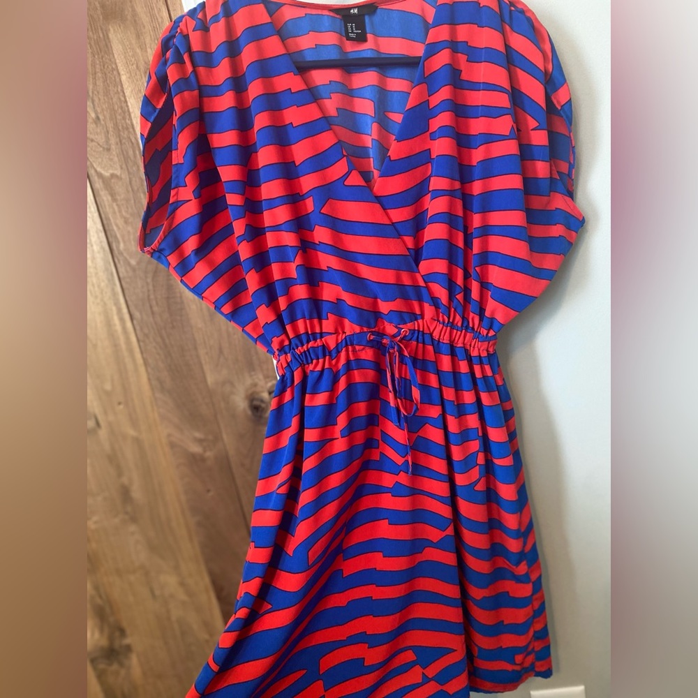 H&M, Lightweight Dress perfect for brunch, summer BBQ, grad party. drawstring